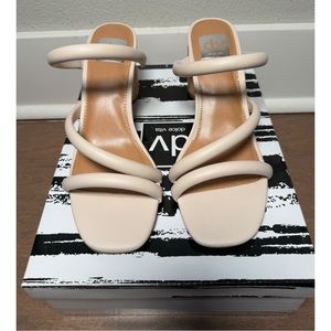 BRAND NEW DV Dolce Vita Myla Sandals in Bone